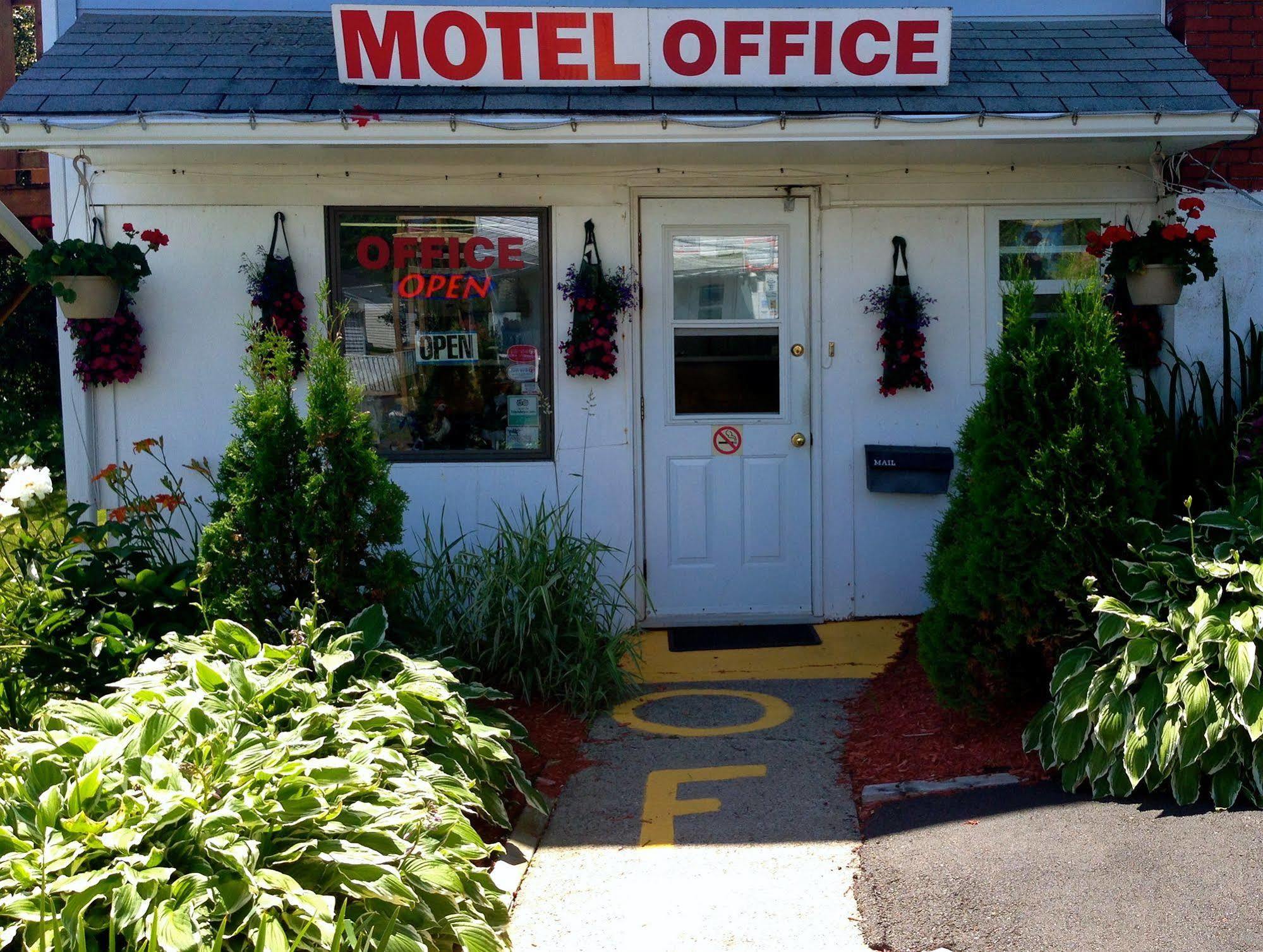 Hillside Motel Сент-Джон Экстерьер фото